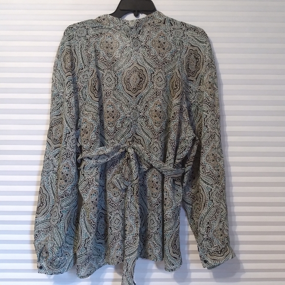 Lane Bryant long sleeve blouse in Size(22-24) - Picture 4 of 8